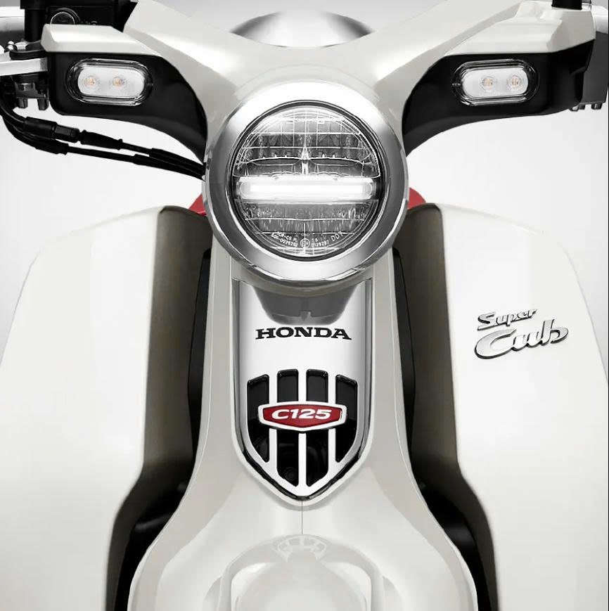 Honda Super Cub 125 Custom Edition Thái Lan 2025 màu trắng tại Bắc Ninh