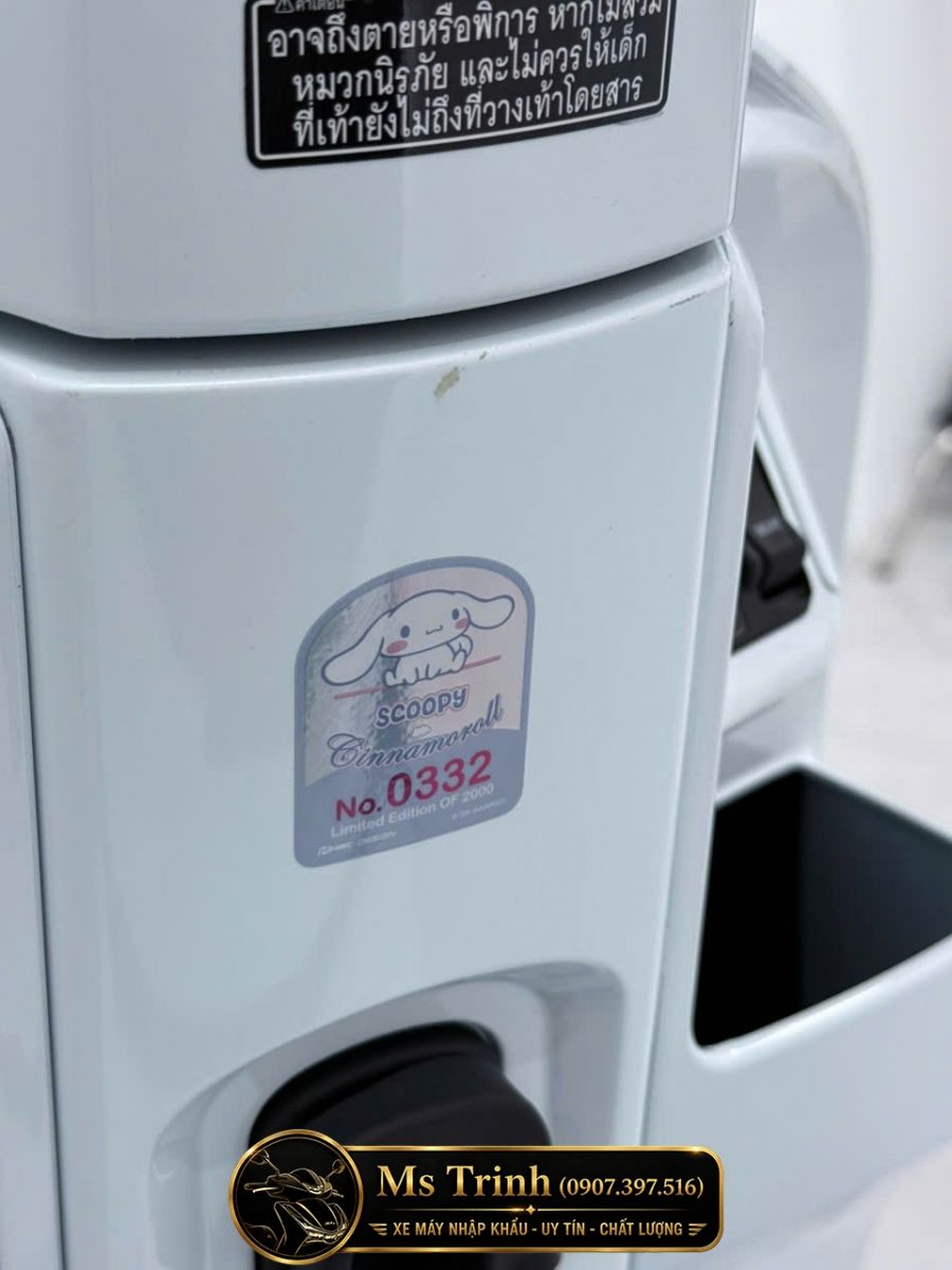 Cận cảnh tem giới hạn Honda Scoopy Cinnamoroll 2026 phiên bản Sanrio nhập khẩu