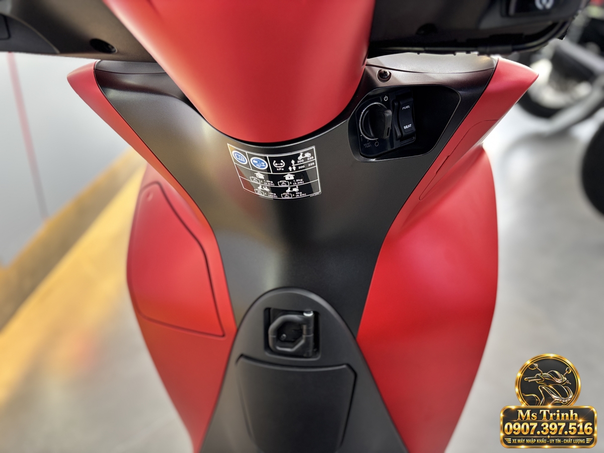 Ảnh sản phẩm Honda SH150i Ý màu đỏ đời 2027 dành cho người tìm mua xe nhập khẩu