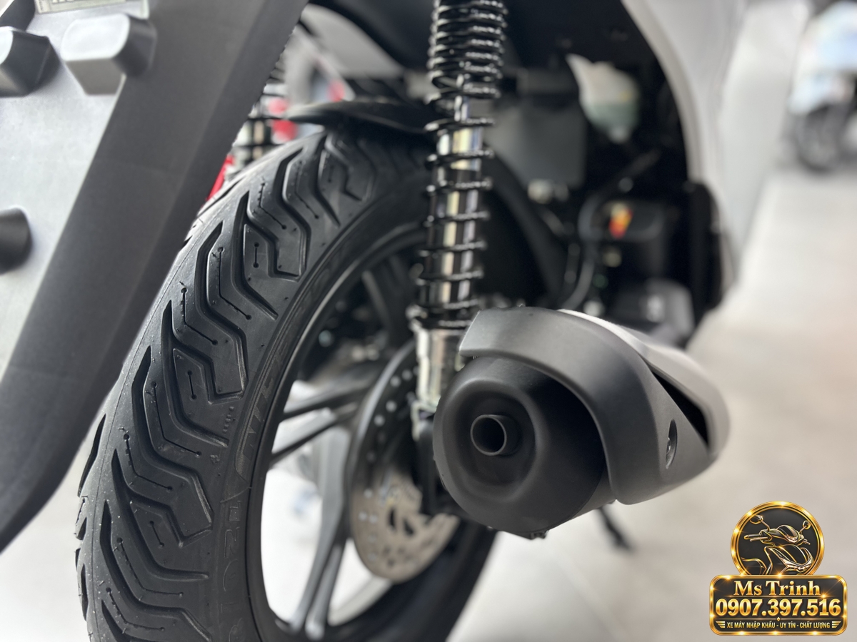 Xe Honda SH150i Ý 2027 màu trắng nhập khẩu được giới thiệu qua hình ảnh thực tế